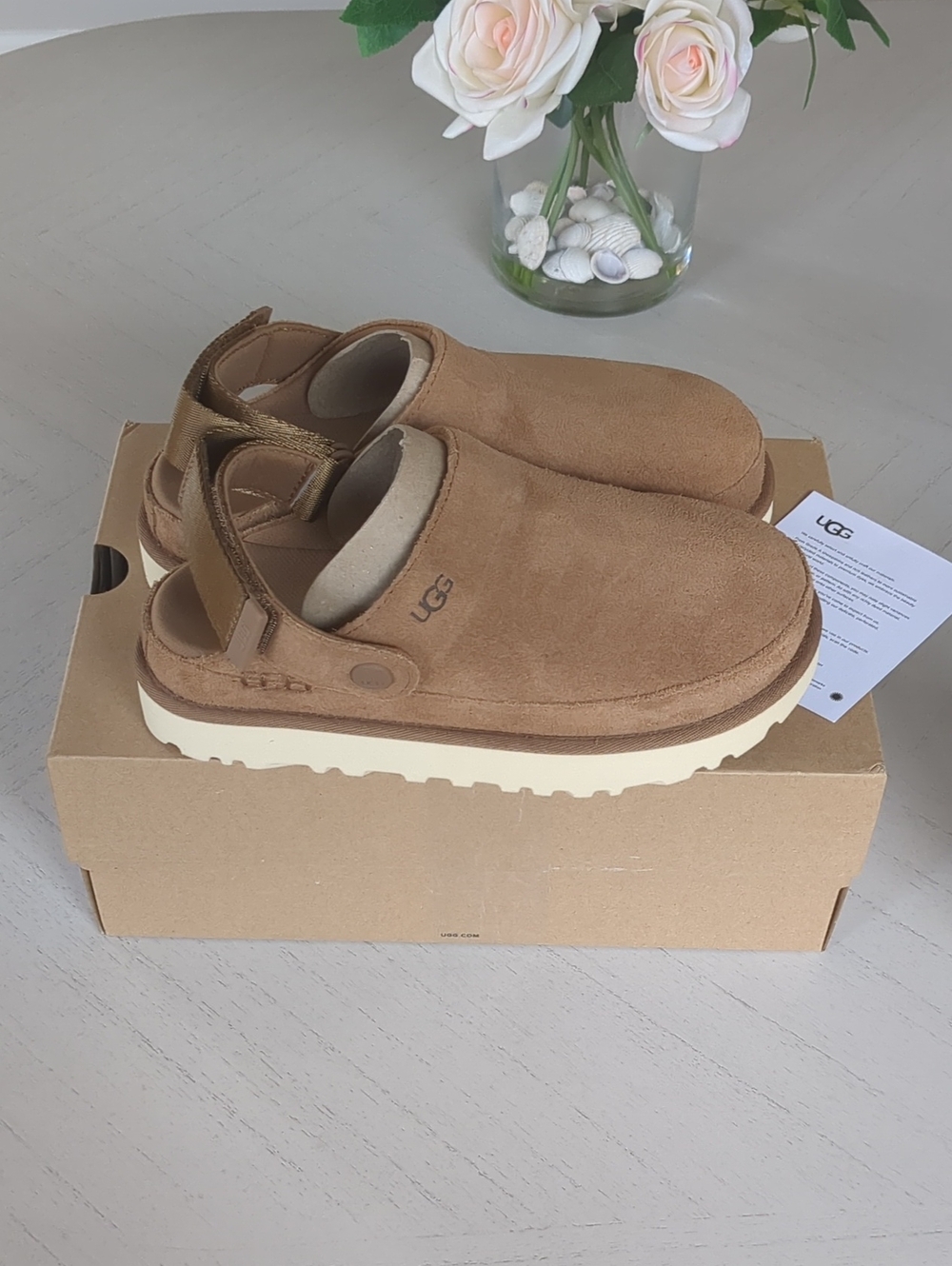 New UGG Goldenstar Clogs Chestnut Size 6